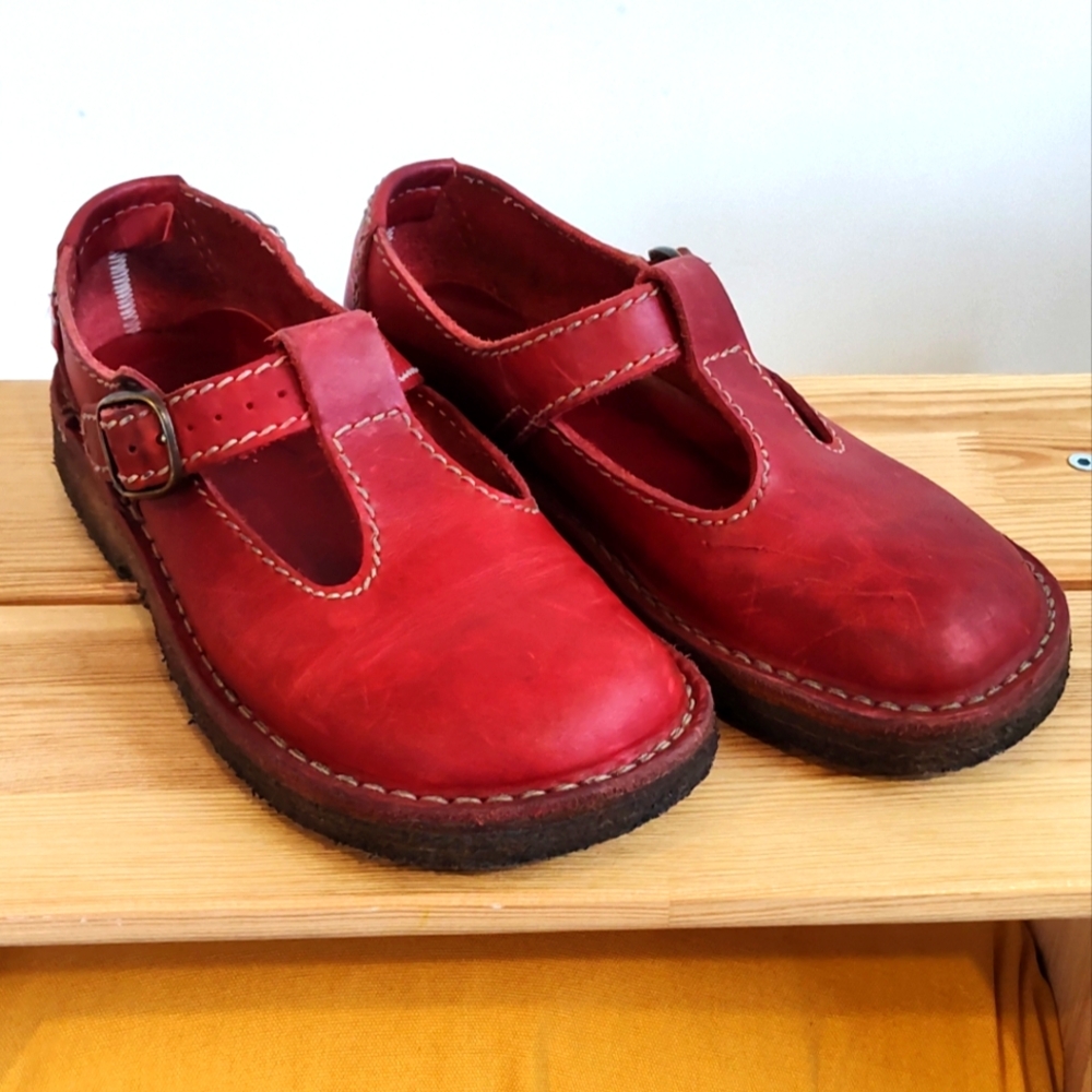 Duckfeet Red Leather T-strap Mary Janes Lolland Chunky